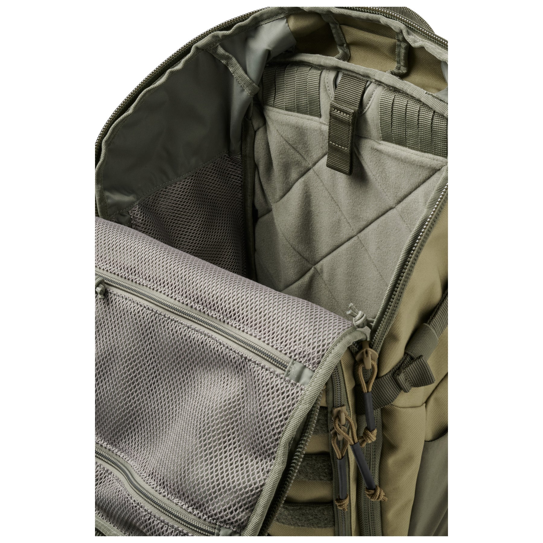 5.11 MVR 35L Backpack Zaino tattico modulare con design Center Line per bilanciamento del carico. Realizzato in poliestere 900D resistente alle abrasioni con apertura principale a 270 gradi, pannello posteriore ventilato in HDPE e tasche interne dedicate per organizzazione rapida.