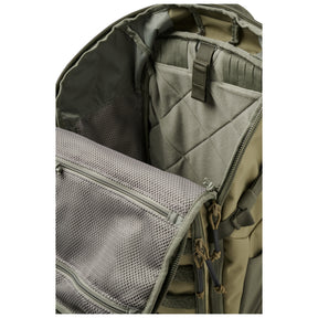 5.11 MVR 35L Backpack Zaino tattico modulare con design Center Line per bilanciamento del carico. Realizzato in poliestere 900D resistente alle abrasioni con apertura principale a 270 gradi, pannello posteriore ventilato in HDPE e tasche interne dedicate per organizzazione rapida.