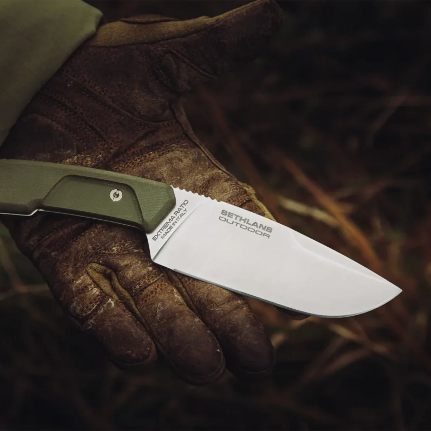 Extrema Ratio Sethlans Outdoor. Coltello a lama fissa in acciaio S600 con guancette in G10 e cordino. Design full tang robusto firmato Daniele Dal Canto. Strumento tattico tuttofare ideale per bushcraft e sopravvivenza.