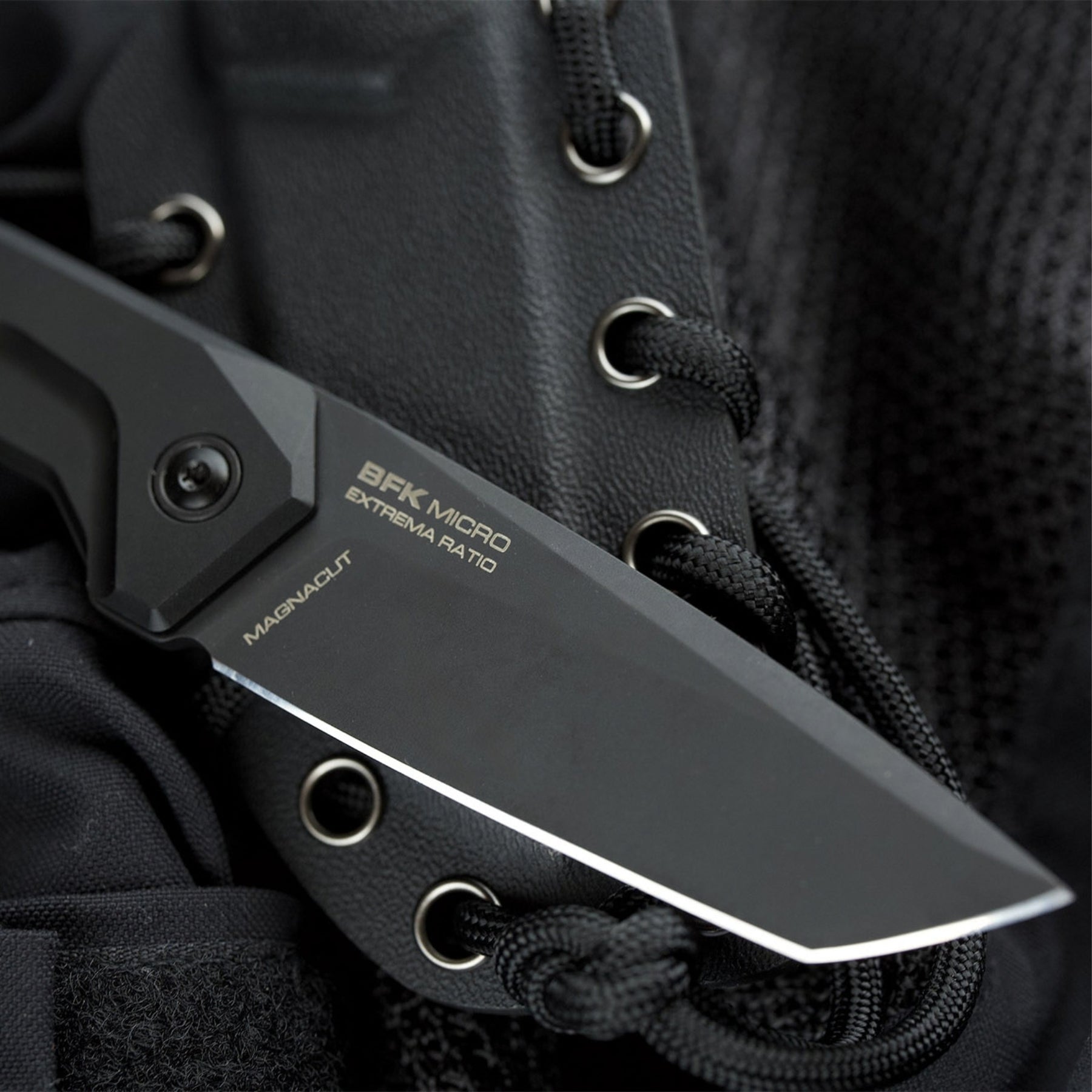 Extrema Ratio BFK Micro coltello a lama fissa compatto con profilo tanto modificato, impugnatura ergonomica sagomata e foro passante per cordino ideale per everyday carry tattico