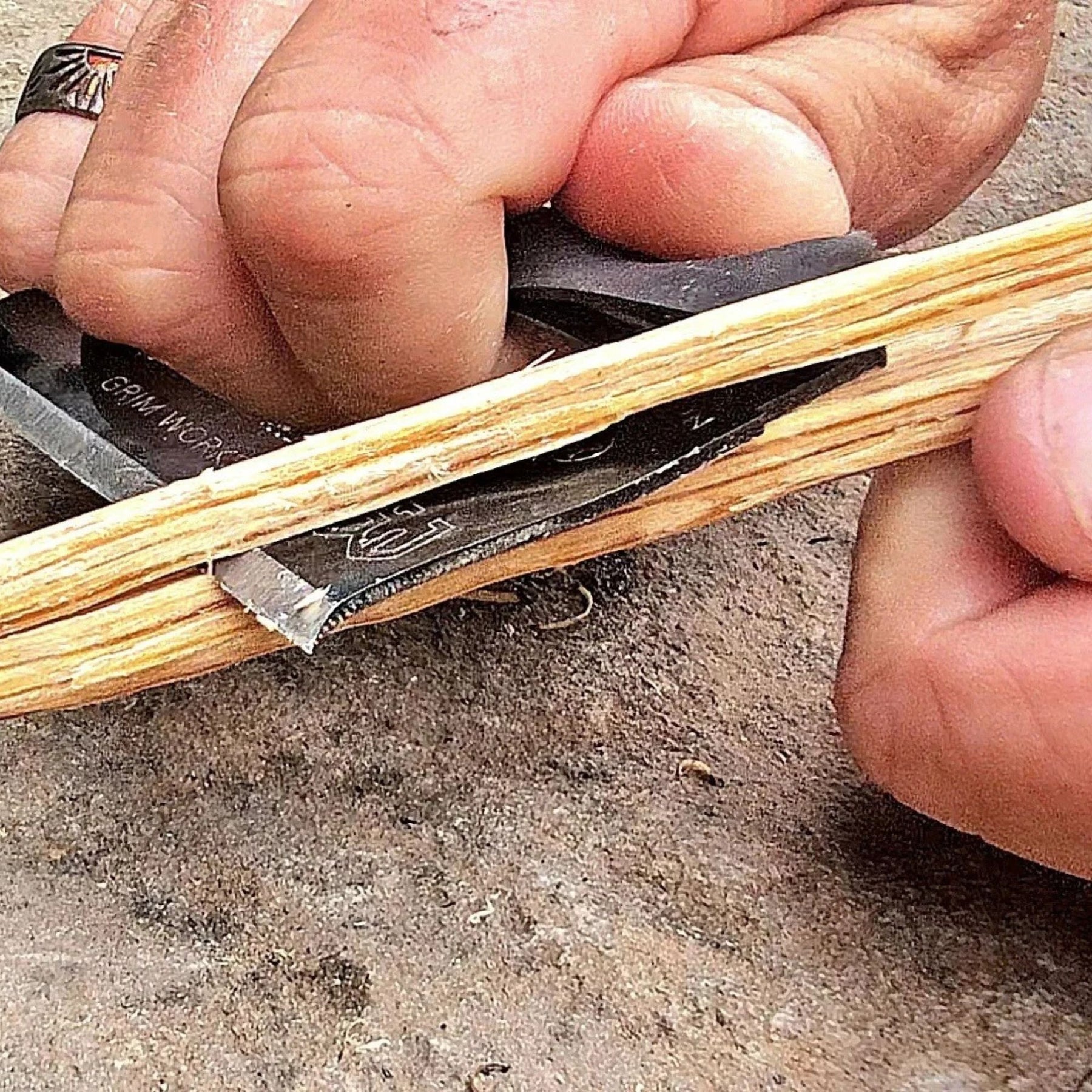 Grim Workshop Firefly Blade Card lama con acciarino in formato tessera per sopravvivenza ed EDC