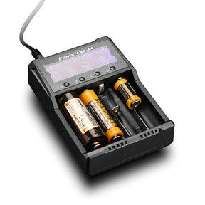 Fenix ARE-A4 caricabatterie intelligente a 4 slot indipendenti con display LCD per il monitoraggio della ricarica