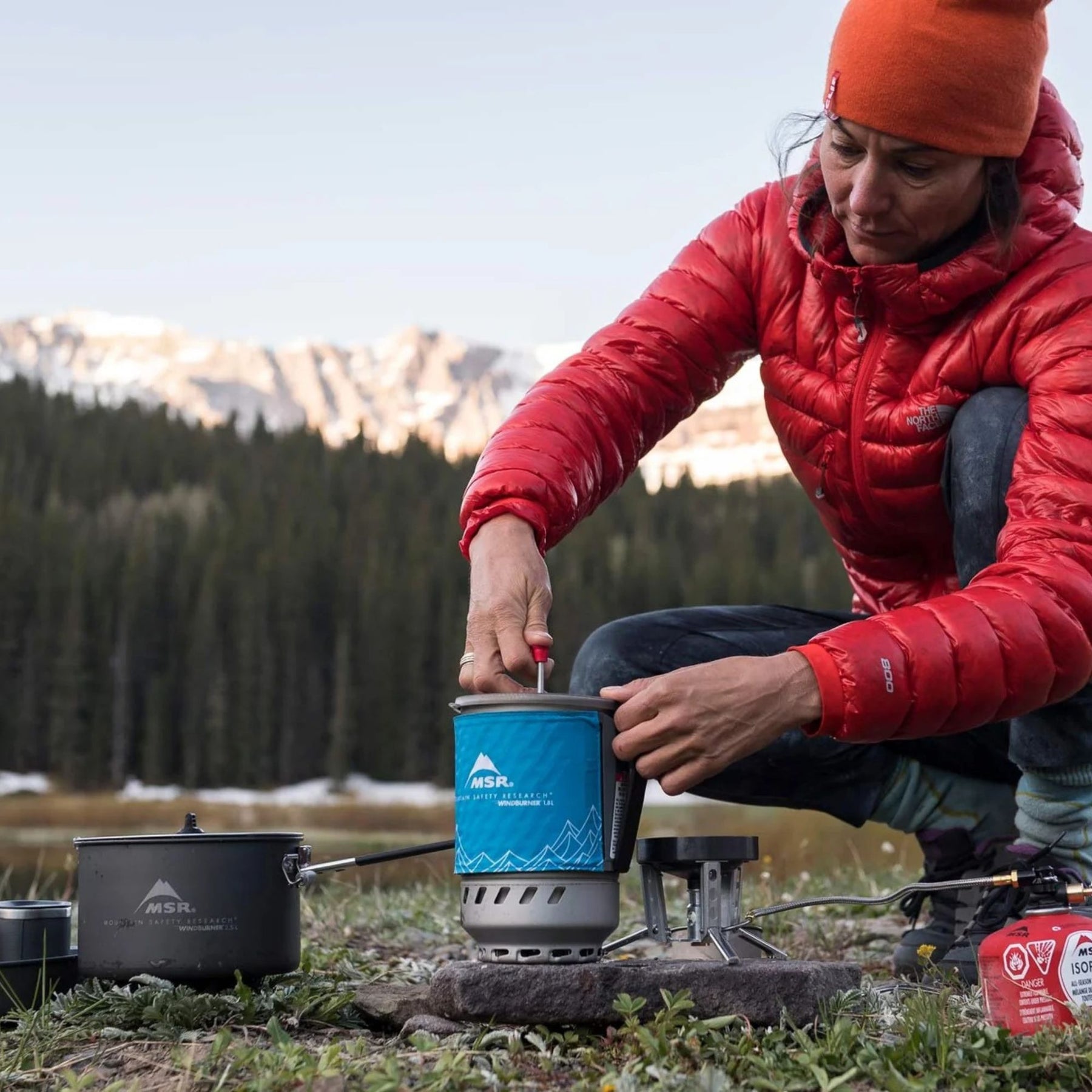 MSR WindBurner Coffee Press Kit pressa per caffè con filtro a rete ultra-fine e bordo flessibile compatibile con fornelli MSR WindBurner per preparare caffè in campeggio o escursioni.