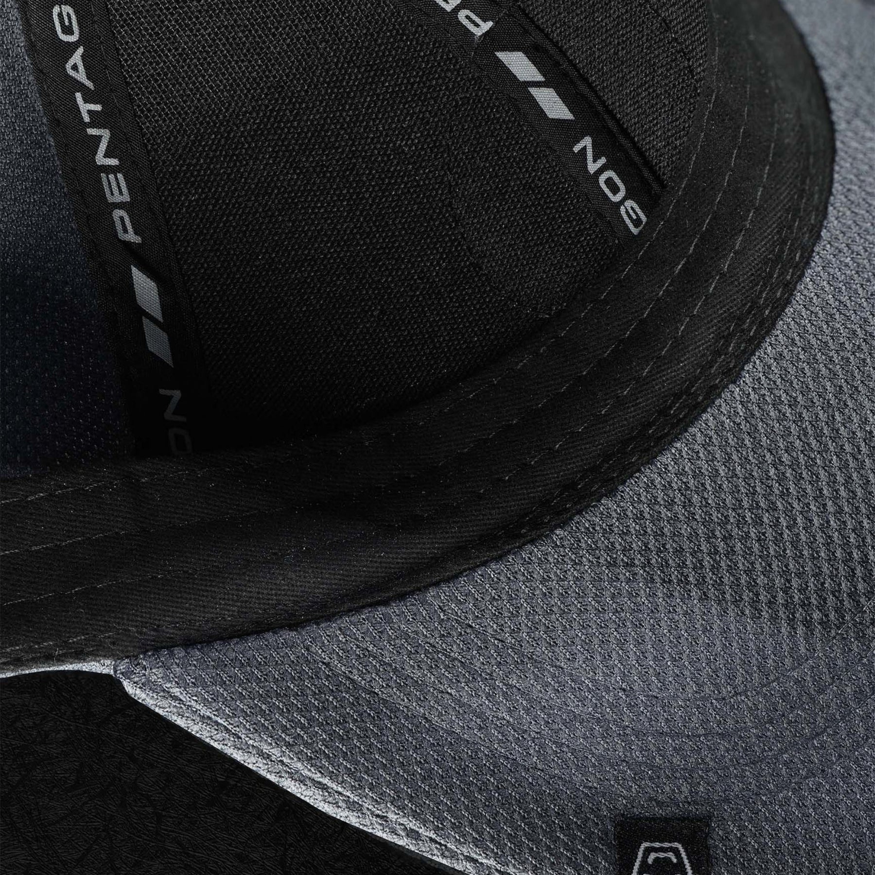 Pentagon Cluster Mesh BB Cap cappello tattico da baseball traspirante in tessuto traforato con patch circolare frontale Pentagon Tactical ed etichetta logo su visiera curva preformata