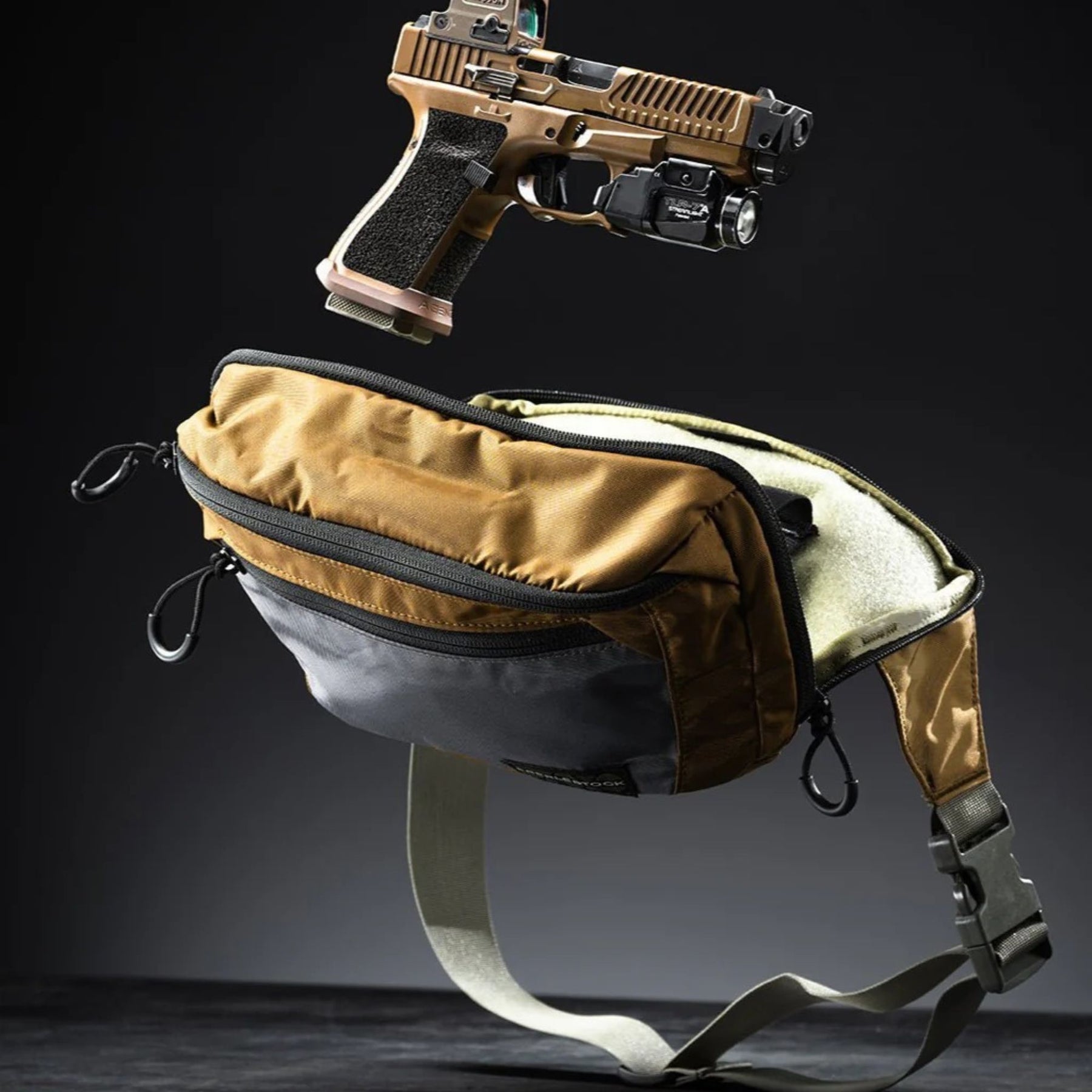 Eberlestock Bando Bag Marsupio tattico low-profile per EDC e porto occulto. Design discreto con tasca posteriore dedicata ad accesso rapido per arma e scomparto principale organizzato. Include passante per laccio emostatico. Soluzione versatile per sicurezza personale e urban carry. 2 misure.