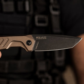 Extrema Ratio BFK Micro coltello a lama fissa compatto con profilo tanto modificato, impugnatura ergonomica sagomata e foro passante per cordino ideale per everyday carry tattico