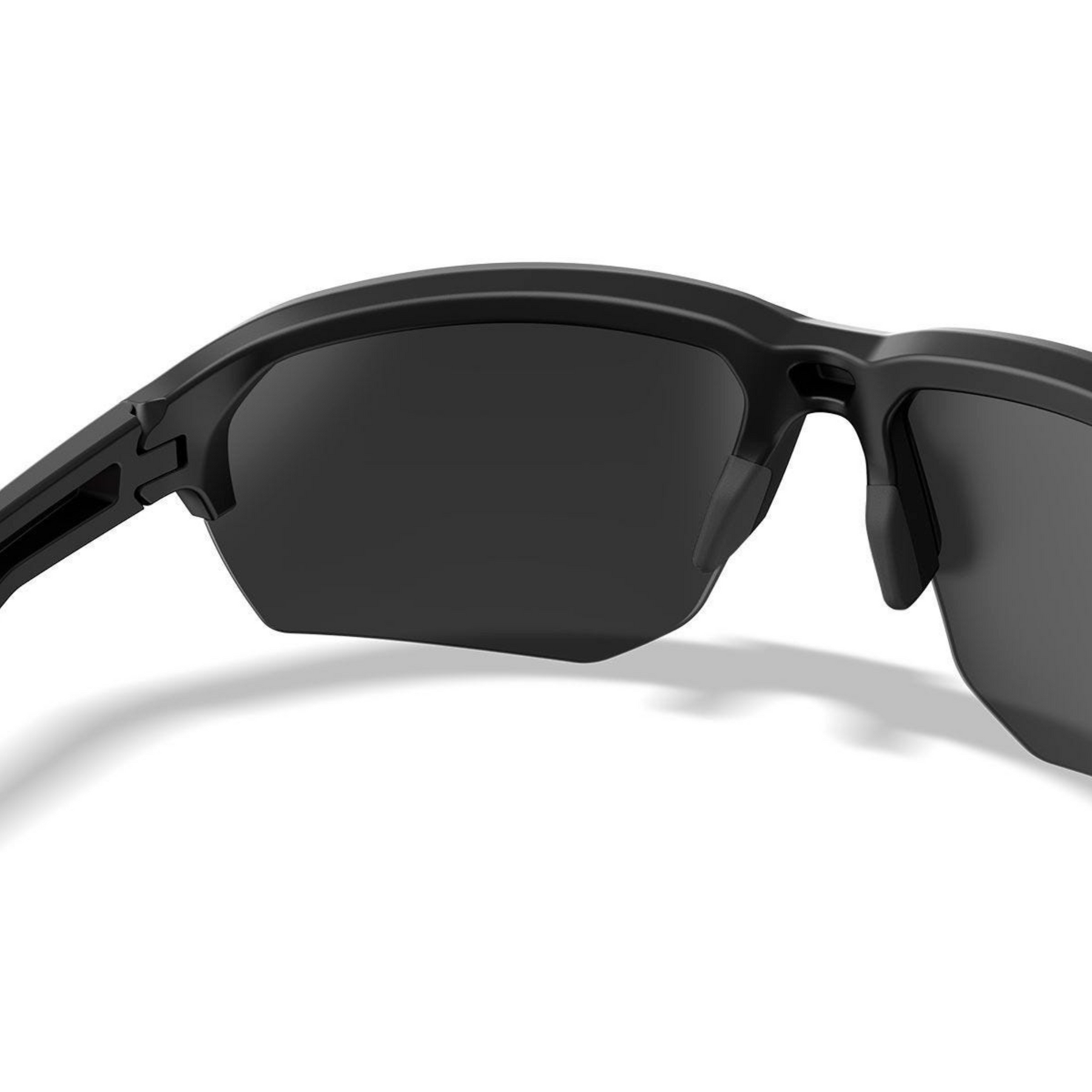 Occhiali da sole balistici Wiley X WX JAKL CHJKL15 American Sniper Signature Series con lenti CAPTIVATE Black Mirror non polarizzate, montatura Matte Black/Red in nylon Triloid™, protezione UV 100%, design avvolgente per uso tattico e sportivo, SU BACKPACCO.IT