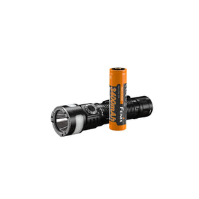 Fenix LD35R torcia EDC ricaricabile da 1800 lumen con interruttore rotativo pannelli laterali COB multifunzione e base magnetica ideale per uso quotidiano outdoor ed emergenze