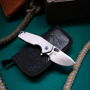 FOX SURU coltello chiudibile con lama ad ampio profilo, foro per apertura e clip da tasca. disponibile in vari modelli