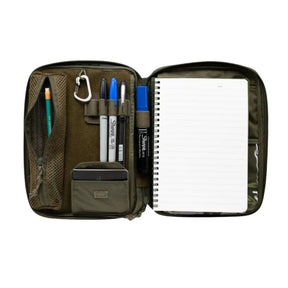 Helikon-Tex A5 Notebook Cover pouch EDC in Cordura con ampio pannello frontale in velcro e logo del brand, chiusura a cerniera superiore e tiretti in paracord. Organizer tattico portadocumenti e per accessori.