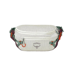 Osprey Transporter Waist Pack marsupio da 3 litri realizzato in tessuto tecnico con trama a griglia e logo frontale, dotato di tasca esterna con zip, cinghie di compressione laterali e cintura regolabile con fibbia a scatto per escursionismo e tempo libero.