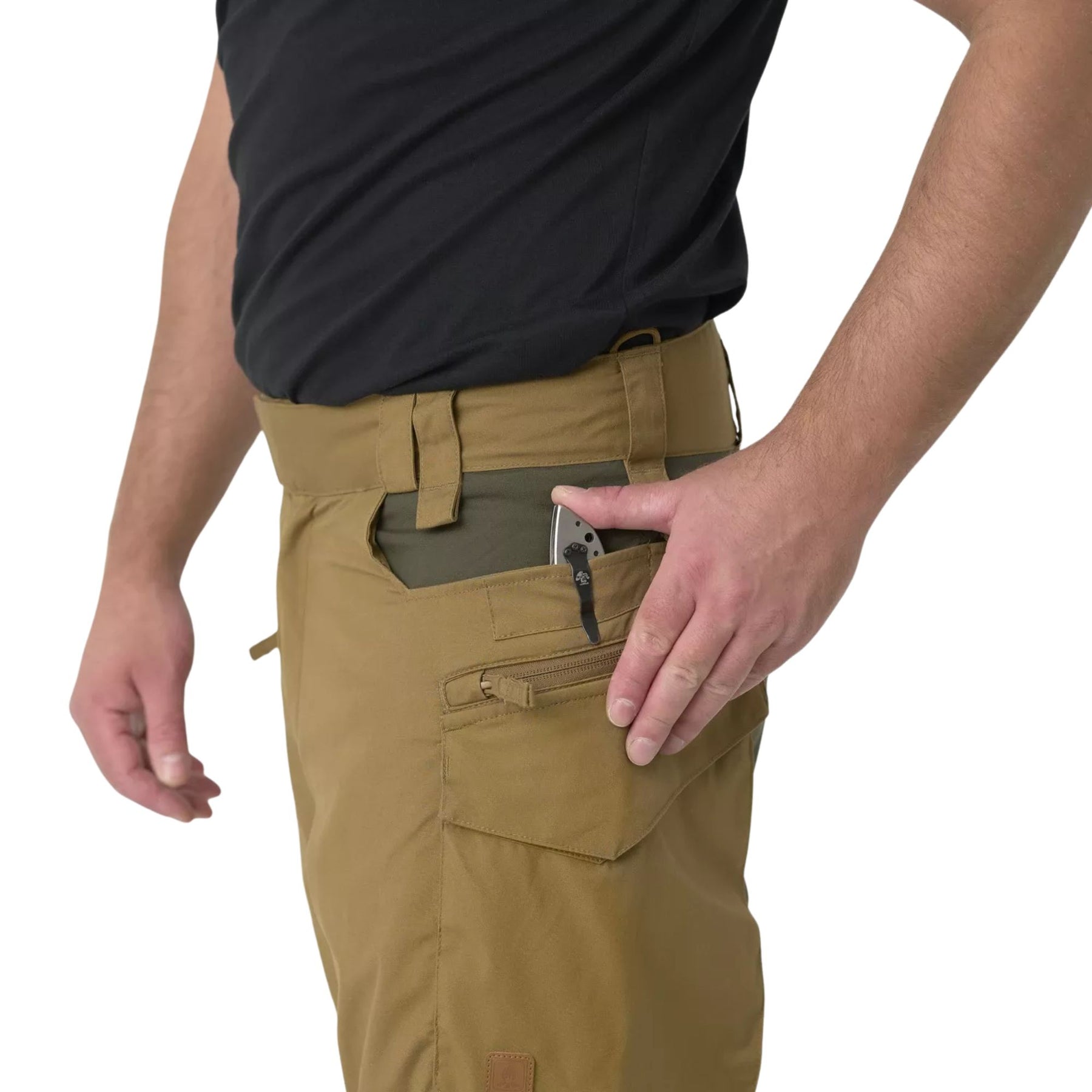Helikon-Tex Pilgrim Pants pantaloni tecnici in tessuto DuraCanvas con rinforzi sulle ginocchia, tasche e vita rialzata per protezione renale. Ideali per bushcraft, escursionismo e attività outdoor impegnative.