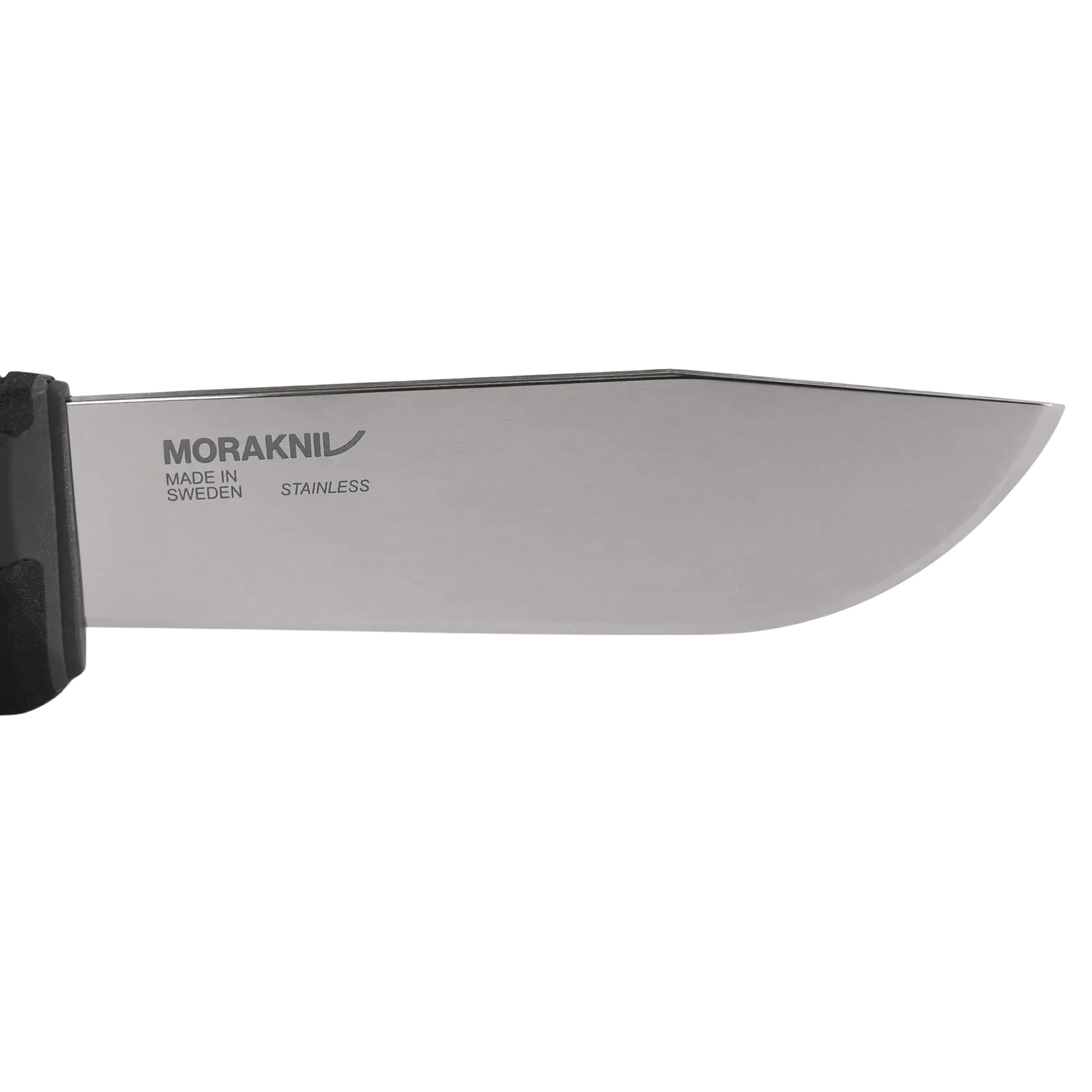 Morakniv Amberg Full Flat coltello a lama fissa con affilatura piana a tutta altezza, impugnatura ergonomica testurizzata ad alto grip con guardia salvadita e foro per cordino, ideale per outdoor, bushcraft ed escursionismo.