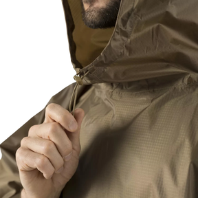 Poncho antipioggia Helikon-Tex Lightweight Poncho, ultraleggero e impermeabile, utilizzabile come telo, riparo o telo per amaca, con cappuccio regolabile e bottoni a pressione laterali