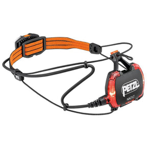 Petzl NAO LT torcia frontale ricaricabile da 600 lumen, fascia ergonomica, luce posteriore rossa e pacco batteria posteriore USB, progettata per trail running, alpinismo e ultra-running.