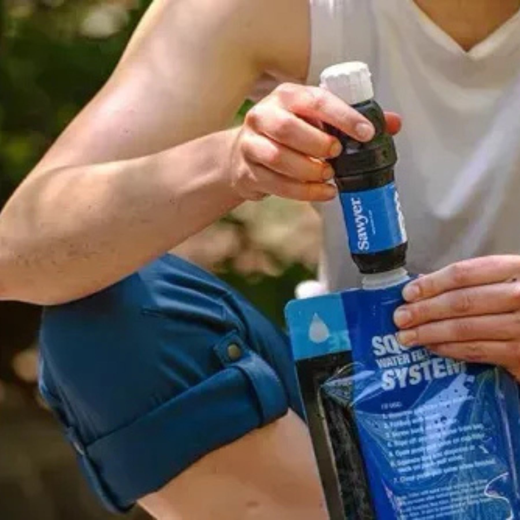 Sawyer Squeezable Pouch 1.9 L Set di due sacche flessibili comprimibili da 64 oz di ricambio per sistema di filtrazione acqua. Accessorio essenziale per purificazione acqua outdoor e trekking.