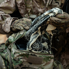 Eberlestock Mission Lid tasca superiore di espansione per sistema EMOD installata sulla parte alta di uno zaino compatibile. Il modulo mostra passanti MOLLE frontali, un inserto in velcro per patch e fibbie a sgancio rapido per l'integrazione e la regolazione del carico.