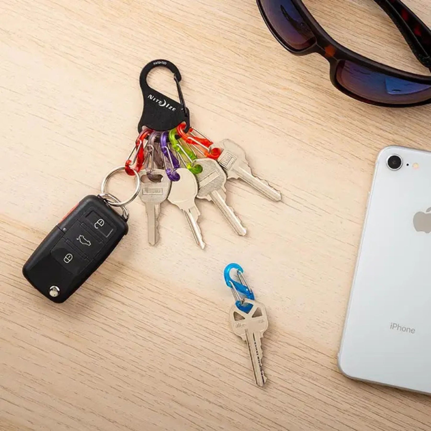 Nite Ize KeyRack S-Biner moschettone portachiavi principale con sei piccoli moschettoni a S a doppia leva per l'organizzazione e la gestione separata delle chiavi. Accessorio EDC per uso quotidiano.
