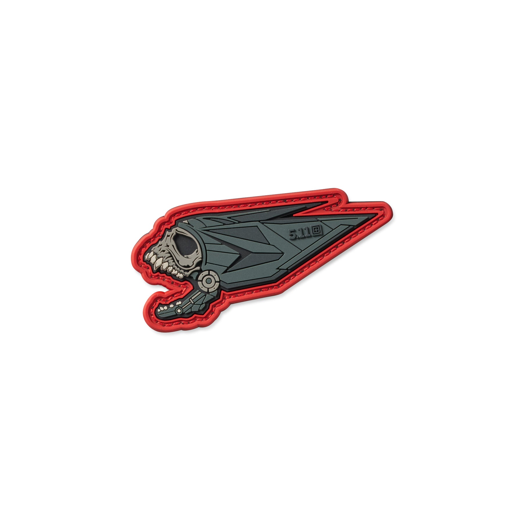 Patch in PVC 5.11 COVERT CRANIUM con design teschio e ala geometrica, bordo rosso e numero identificativo 311 - ideale per personalizzare gear tattico, zaini o abbigliamento EDC, disponibile su backpacco.it