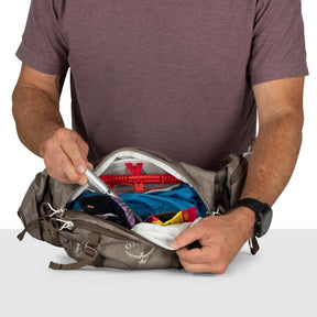 Osprey Seral 7 marsupio idrico da ciclismo e MTB con capacità 7 litri, serbatoio d'acqua integrato, tasche organizer con cerniera e cinghie di compressione stabilizzanti. Collezione 2026.