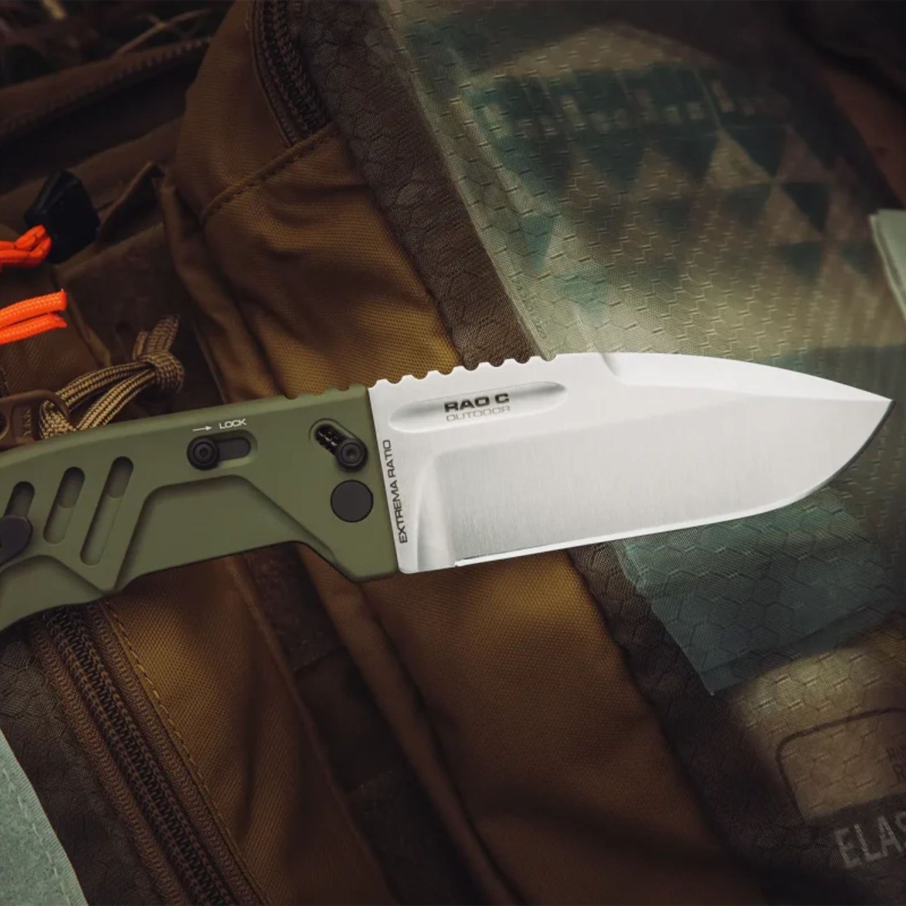 Extrema Ratio RAO C Outdoor. Coltello chiudibile compatto per bushcraft. Lama robusta drop point in acciaio, manico ergonomico in alluminio con grip strutturato, sistema di blocco di sicurezza e clip reversibile. Strumento professionale per sopravvivenza.