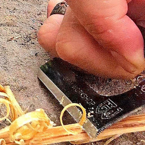 Grim Workshop Firefly Blade Card lama con acciarino in formato tessera per sopravvivenza ed EDC