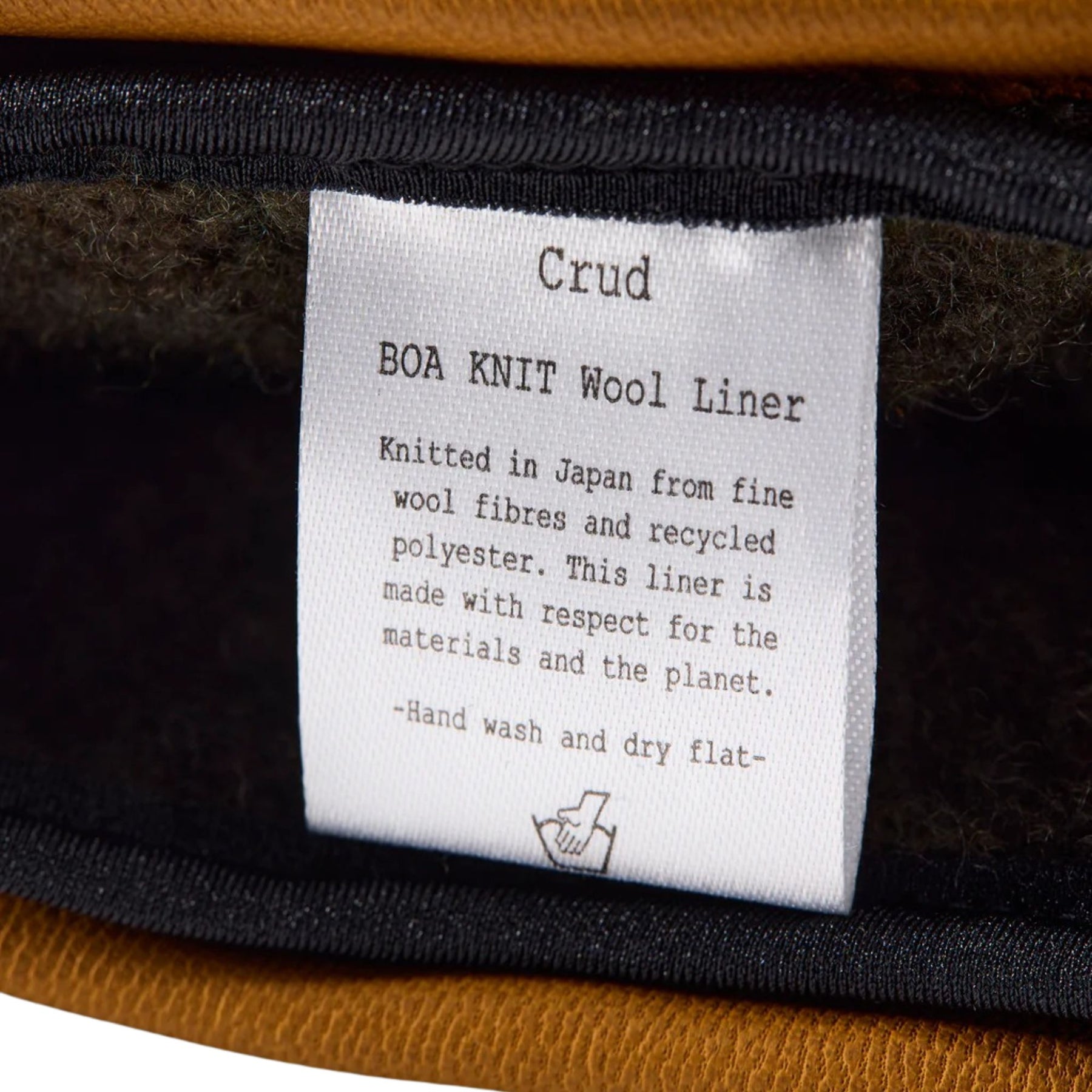 Crud Sweden Guanti Mitsuhiko 2.0 Re:Newool Lined invernali in pelle pieno fiore. Fodera interna in lana riciclata per massimo isolamento termico. Design artigianale robusto con polsino corto e asola in paracord. Ideali per bushcraft, lavori pesanti e protezione dal freddo.