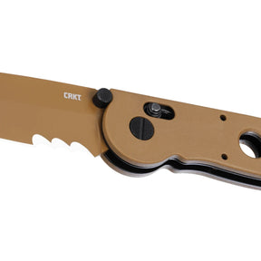 CRKT M16 Crossbar Lock coltello chiudibile tattico con lama tanto parzialmente seghettata in acciaio D2, meccanismo di blocco ambidestro e guancette forate alleggerite, ideale per EDC e uso operativo outdoor.