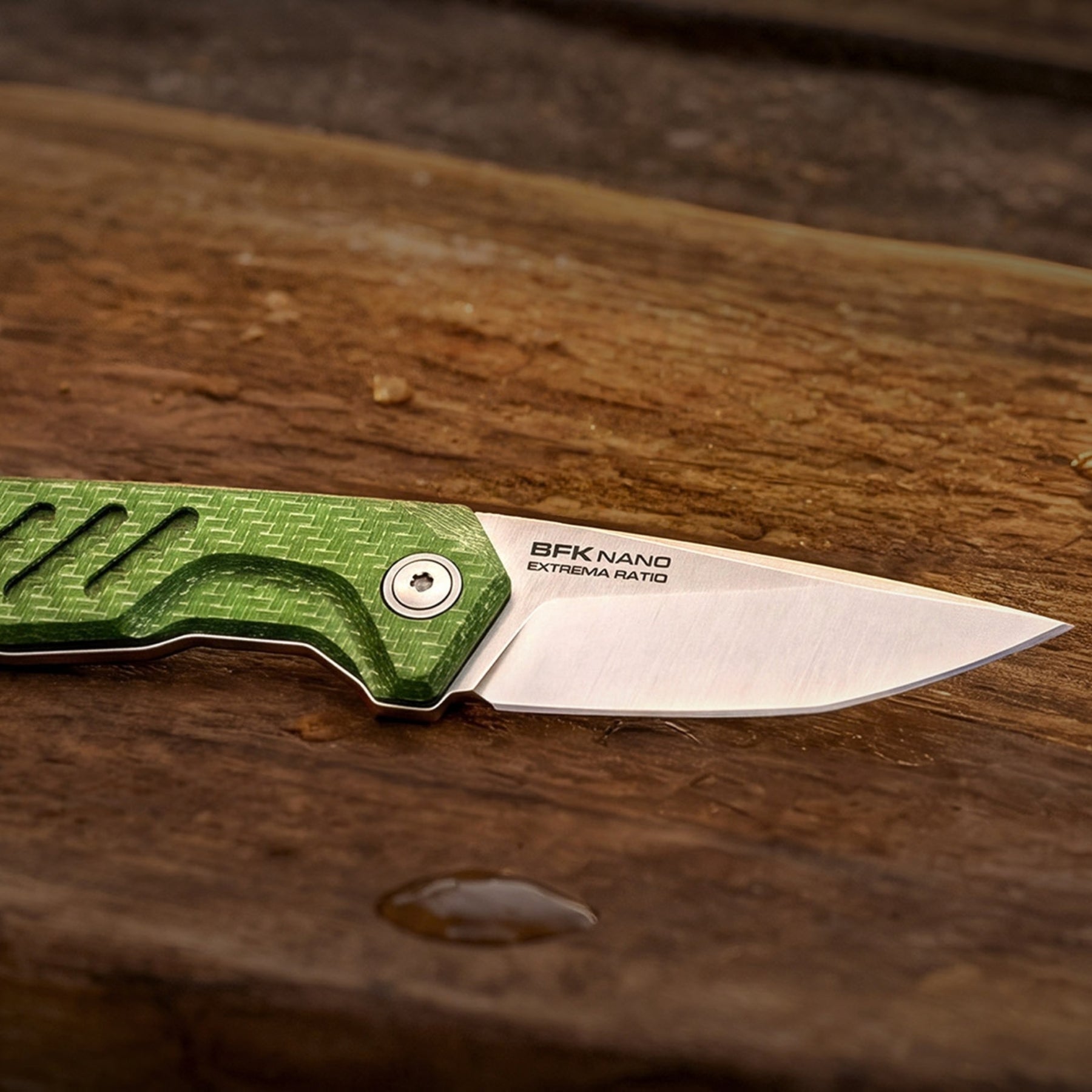 Extrema Ratio BFK NANO coltello a lama fissa neck knife compatto con lama drop point in acciaio, guancette ergonomiche sagomate e foro passante per cordino da porto al collo o EDC tattico