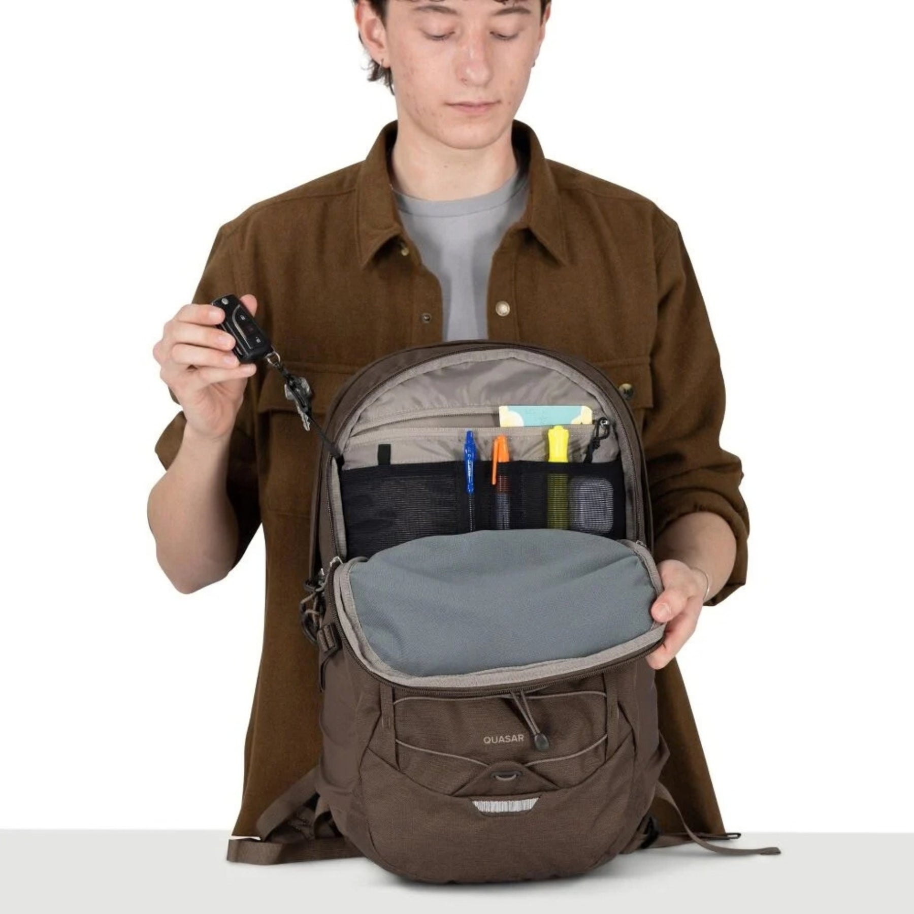 Osprey Quasar 26 Driftshade zaino multitasca da 26 litri in edizione limitata con scomparto porta pc, cordino elastico frontale bungee e spallacci ergonomici traspiranti per uso quotidiano ed outdoor