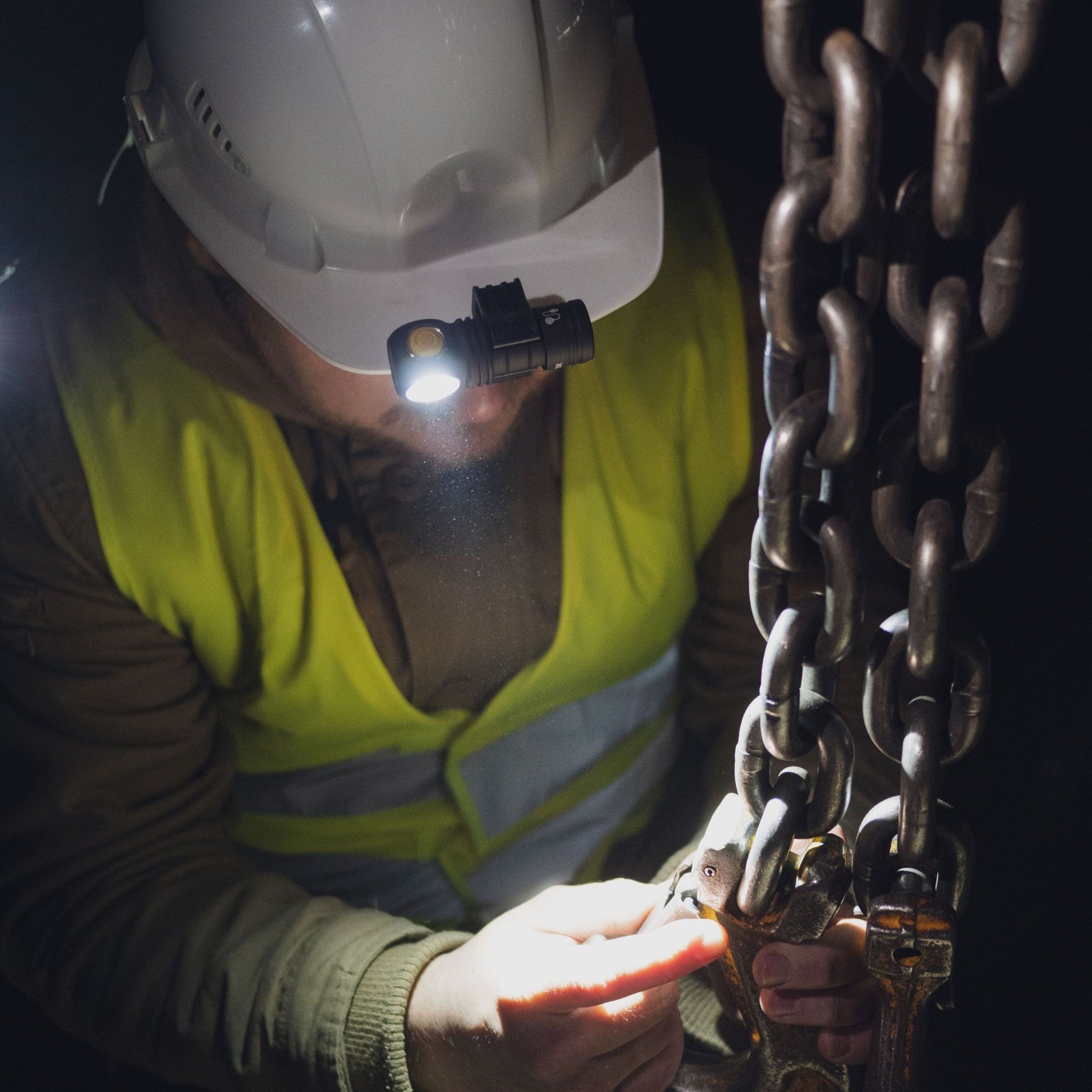 ARMYTEK | WIZARD C2 - Torcia frontale / palmare - BackPacco - BP-ARMYTEK-F08901C