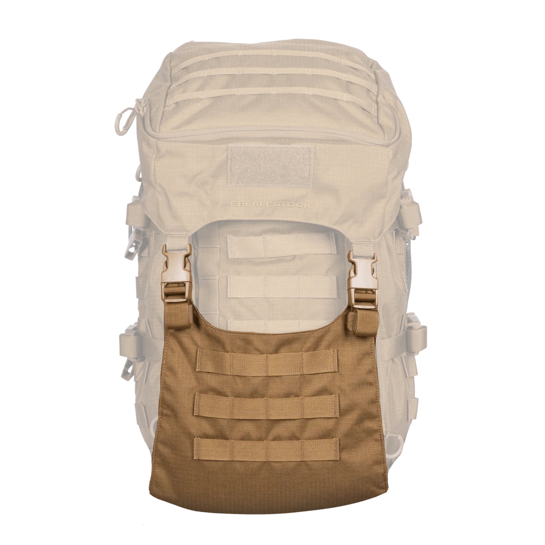 Eberlestock Mission Load Panel pannello di compressione inferiore per sistema EMOD fissato frontalmente a uno zaino tattico. Il modulo evidenziato mostra tre file di passanti MOLLE esterni e due cinghie con fibbie a sgancio rapido superiori per assicurare il carico supplementare.