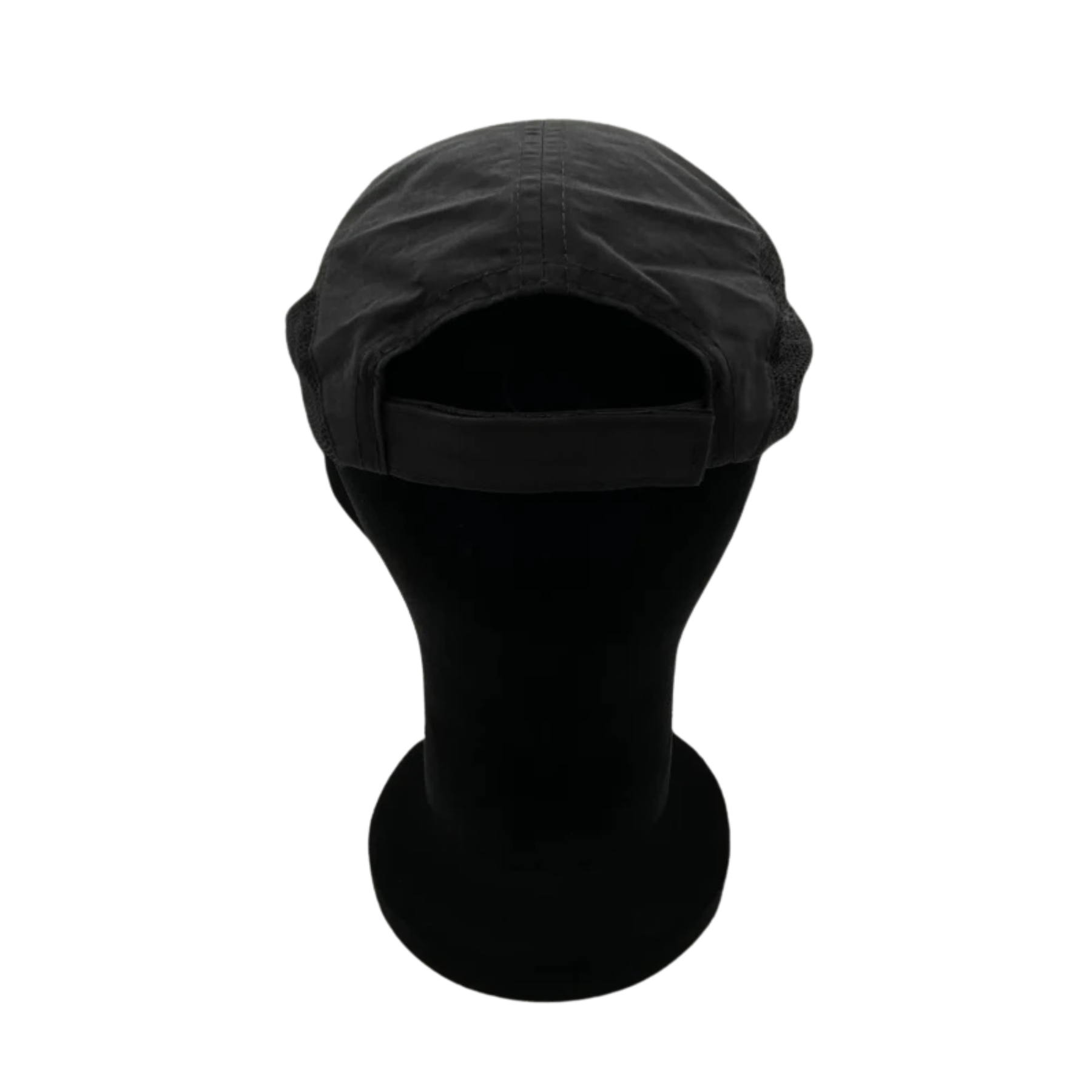 Extrema Ratio Running Cap: Cappello tecnico ultra-leggero progettato per attività dinamiche e sport. Realizzato in tessuto traspirante con ampi pannelli laterali in rete mesh per una ventilazione ottimale. Presenta il logo Extrema Ratio ricamato sulla parte frontale e chiusura posteriore regolabile.