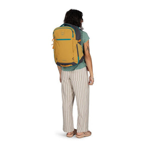 Osprey Daylite Carry-On Travel Pack 35 zaino da 35 litri ottimizzato per i viaggi con spallacci imbottiti, tasca frontale con zip, cinghie di compressione e tasche laterali elasticizzate. Un bagaglio a mano versatile ideale per escursioni e spostamenti.