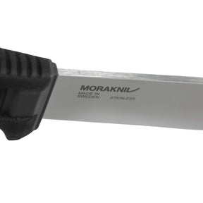 Morakniv Amberg Full Flat coltello a lama fissa con affilatura piana a tutta altezza, impugnatura ergonomica testurizzata ad alto grip con guardia salvadita e foro per cordino, ideale per outdoor, bushcraft ed escursionismo.