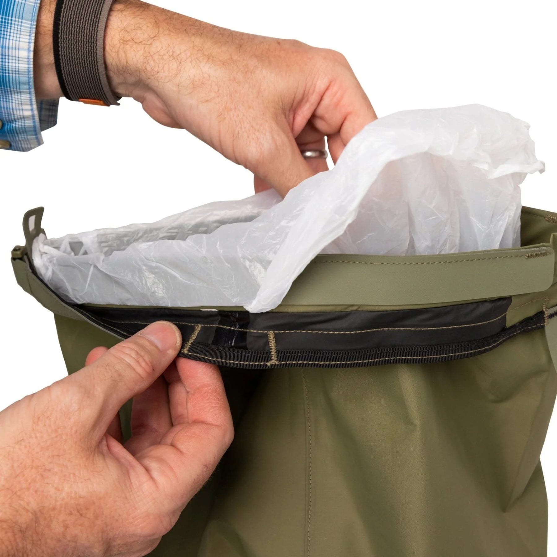 Sea to Summit Trash Dry Bag 10L sacca stagna impermeabile per la gestione dei rifiuti durante escursioni e bushcraft. Dotata di chiusura roll-top, passanti per il fissaggio esterno allo zaino e rivestimento interno per sacchetti monouso, ideale per la filosofia Leave No Trace.