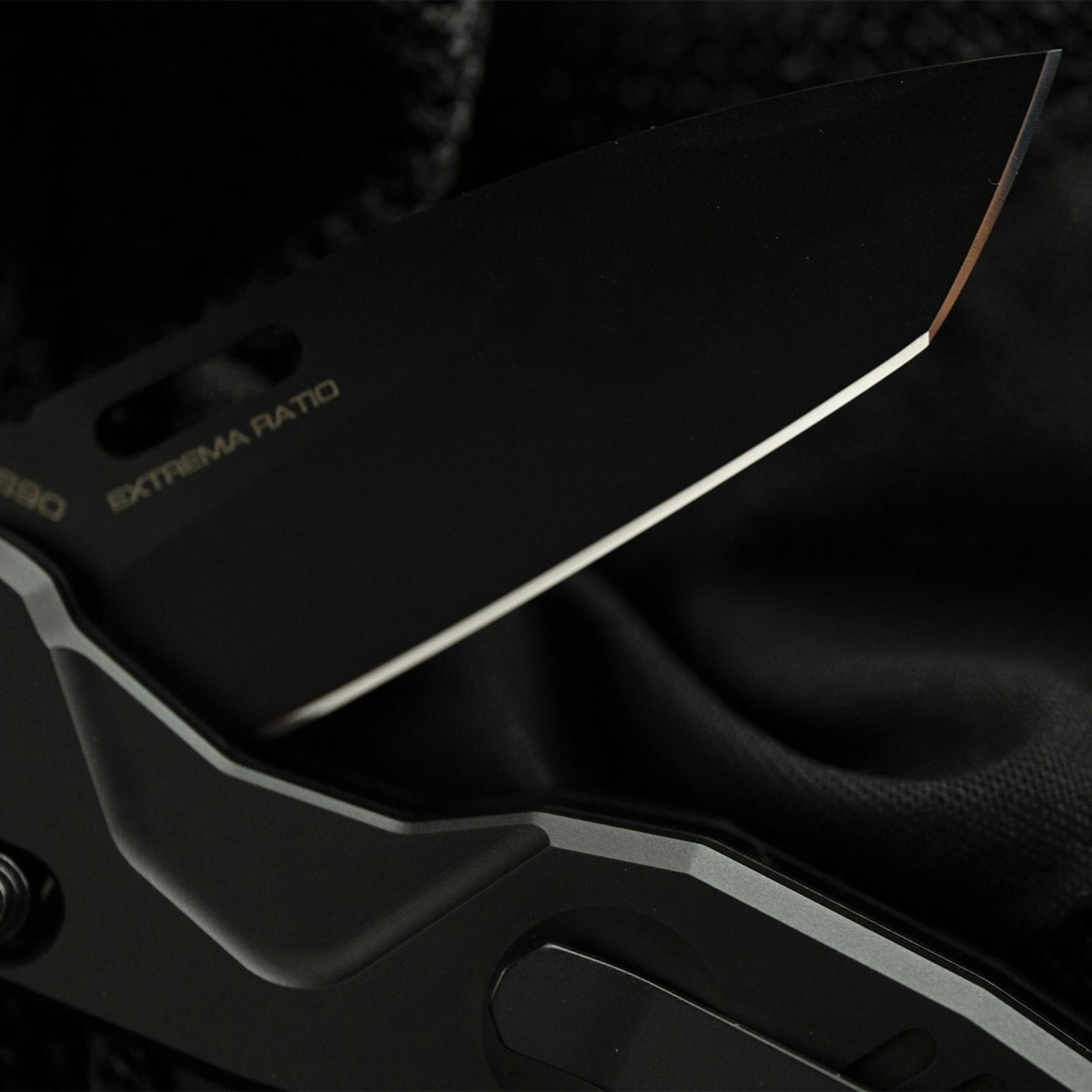 Extrema Ratio BFK ZERO coltello chiudibile tattico ed EDC con lama tanto, foro per apertura rapida, blocco di sicurezza e impugnatura ergonomica