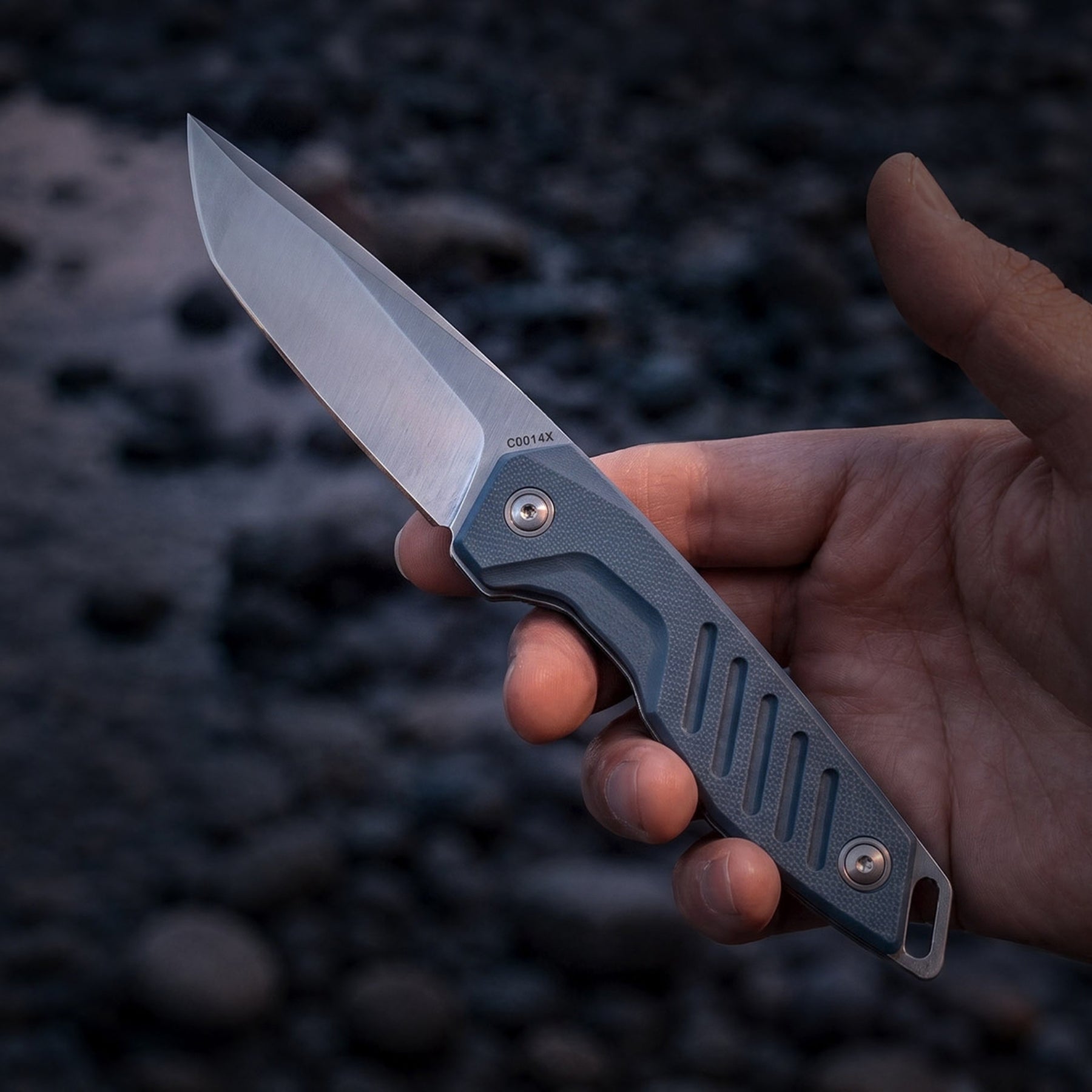 Extrema Ratio BFK Pixel coltello a lama fissa compatto con profilo tanto modificato,  impugnatura ergonomica scanalata e passante per cordino ideale per everyday carry tattico