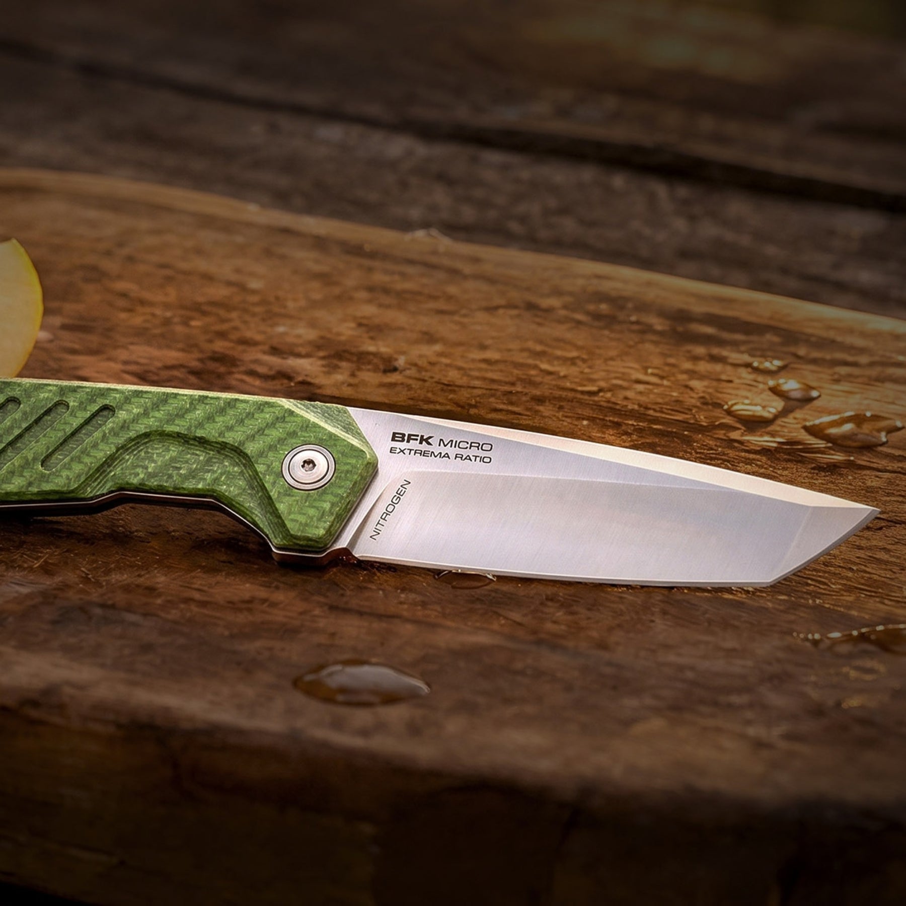 Extrema Ratio BFK Micro coltello a lama fissa compatto con profilo tanto modificato, impugnatura ergonomica sagomata e foro passante per cordino ideale per everyday carry tattico