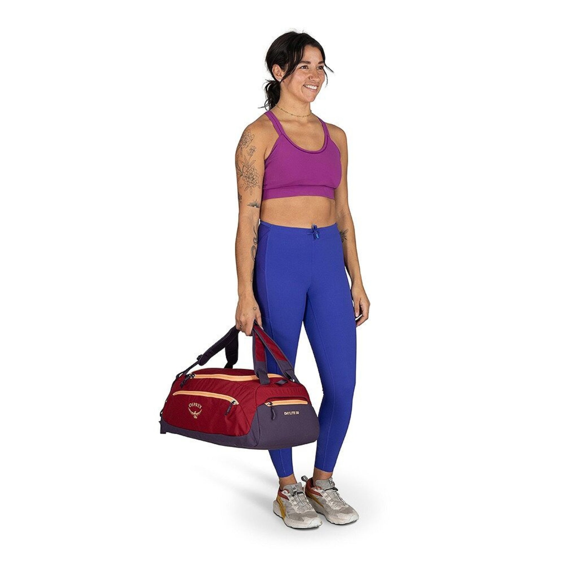 Osprey Daylite Duffel 30 borsone compatto da 30 litri in poliestere riciclato con apertura a U, tasche laterali con zip, spallacci imbottiti convertibili per trasporto a zaino o a tracolla, ideale per palestra, viaggi brevi, sport e uso quotidiano