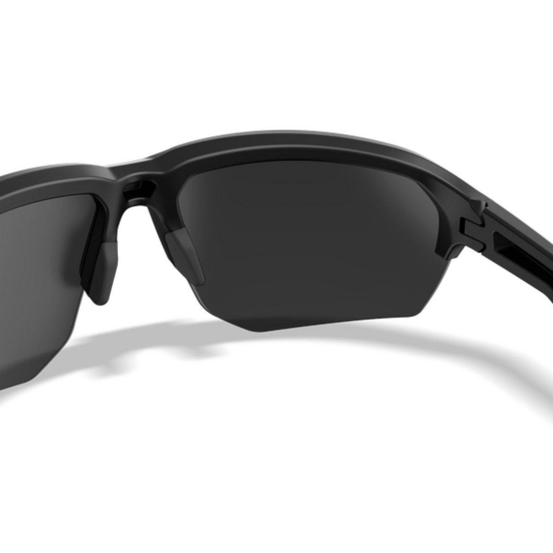 Occhiali da sole balistici Wiley X WX JAKL CHJKL15 American Sniper Signature Series con lenti CAPTIVATE Black Mirror non polarizzate, montatura Matte Black/Red in nylon Triloid™, protezione UV 100%, design avvolgente per uso tattico e sportivo, SU BACKPACCO.IT