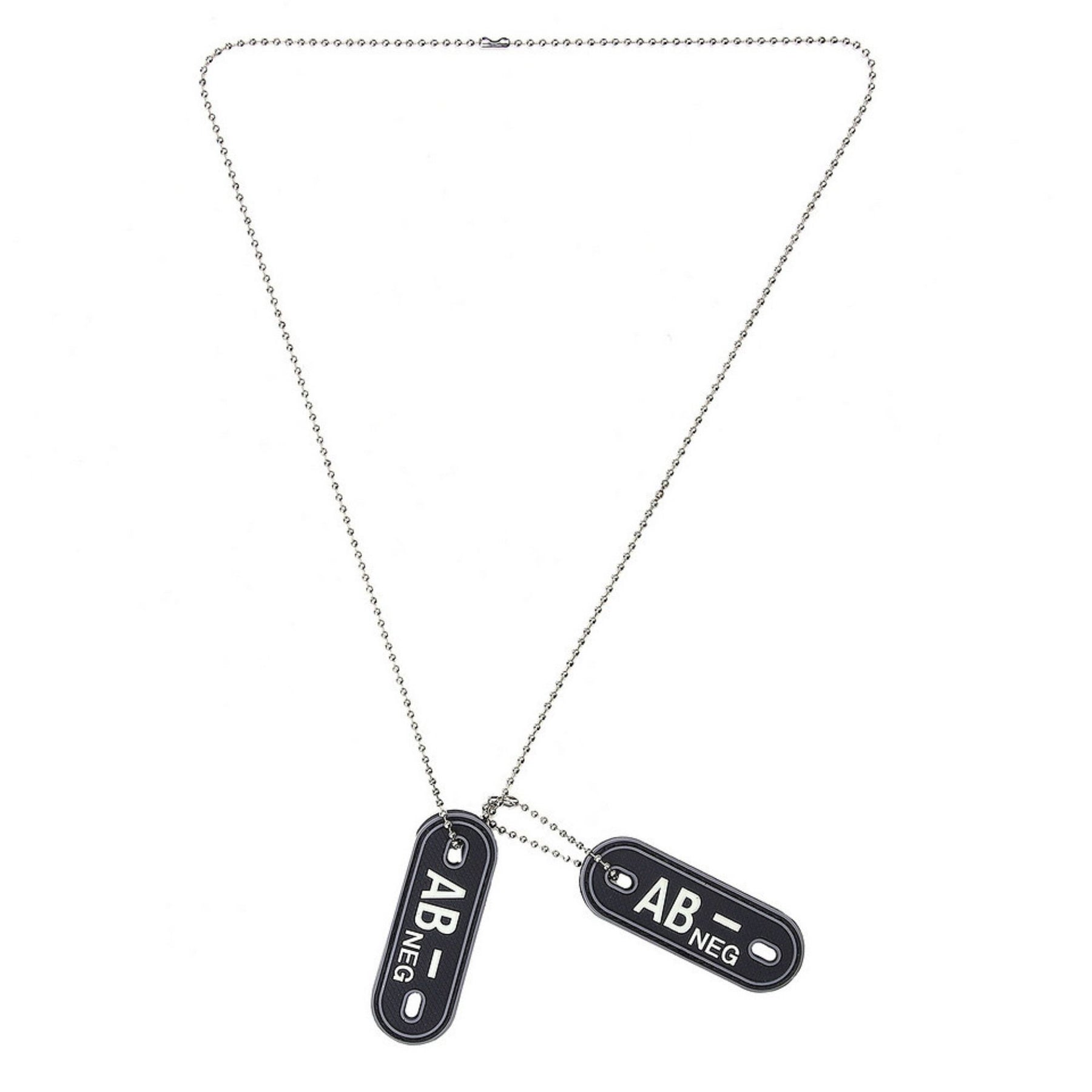 101 INC Dog Tag Bloodgroup. Coppia di piastrine patch in PVC 3D con retro in velcro e catenella inclusa. Indicazione del gruppo sanguigno con lettere fluorescenti e fori laterali. Accessorio tattico di identificazione per equipaggiamento militare e primo soccorso.