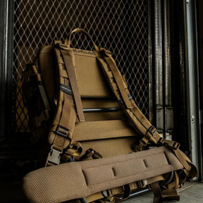 Eberlestock Mission EMOD Frame frame per sistema modulare tattico ad alta resistenza dotato di cinghie di compressione con fibbie e pannello posteriore interamente rivestito di passanti con sistema MOLLE PALS per aggancio accessori outdoor e bushcraft.