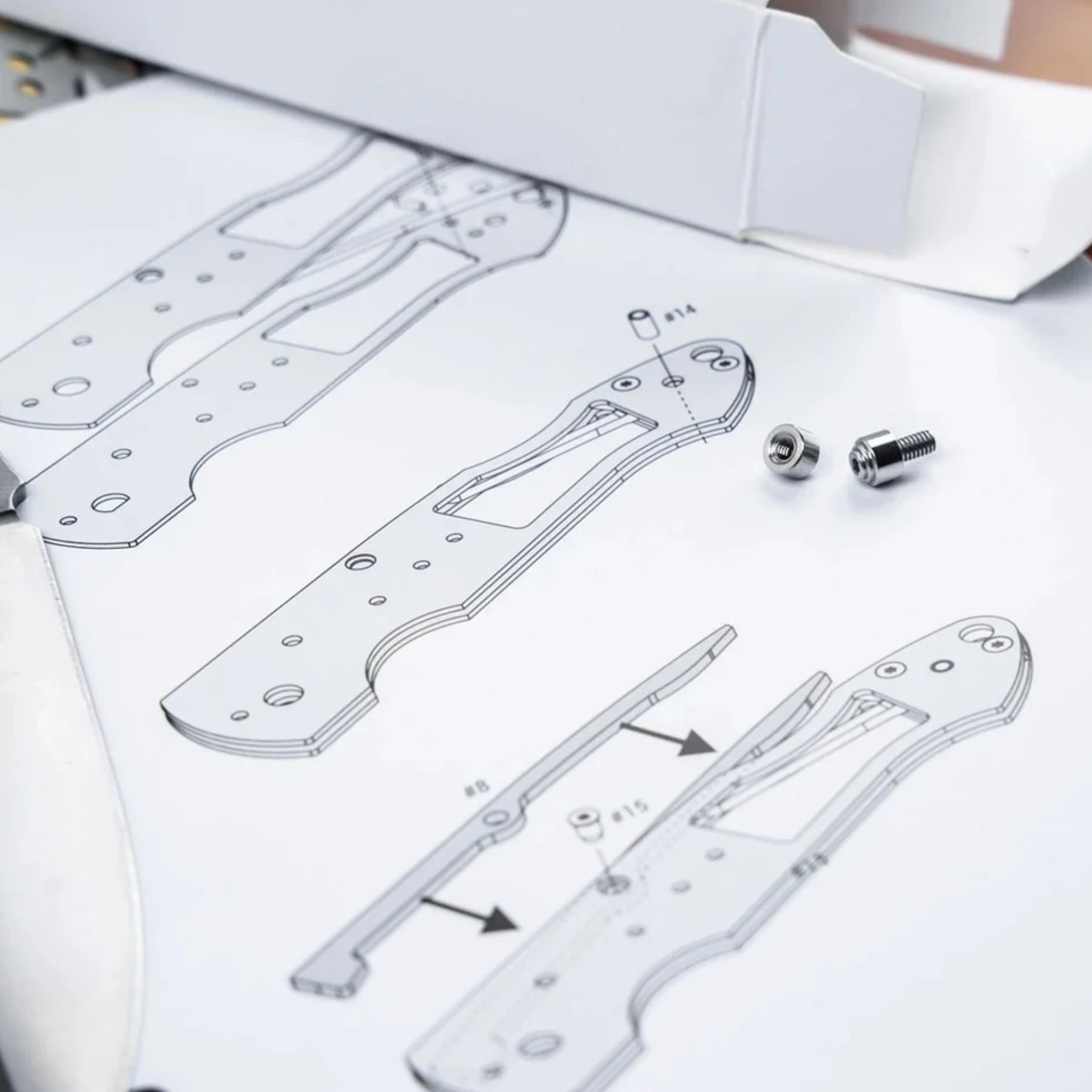 Boker Plus Advent Calendar Gent calendario dell'avvento con 24 caselle e kit di montaggio completo per coltello chiudibile tascabile gentleman con blocco lama backlock, unghiatura nail nick, guancette intercambiabili, clip e viteria per regalo di Natale, collezionismo ed EDC