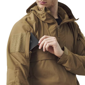 Helikon-Tex Mistral Anorak Jacket KU-MSL-NL giacca soft shell antivento e idrorepellente in tessuto elastico StormStretch con cappuccio regolabile, ampia tasca frontale a marsupio con organizer interno, tasche omerali e zip di ventilazione YKK per trekking, bushcraft e outdoor