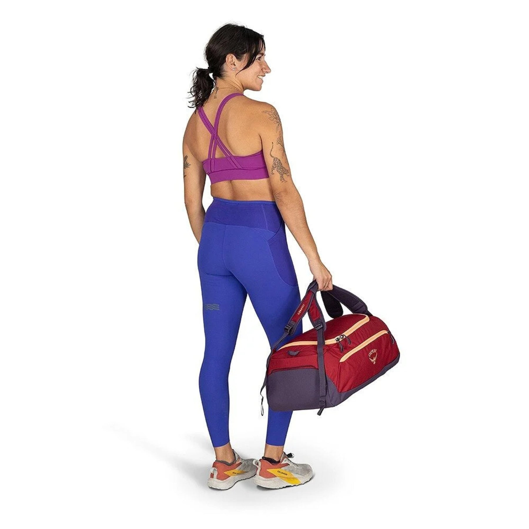 Osprey Daylite Duffel 30 borsone compatto da 30 litri in poliestere riciclato con apertura a U, tasche laterali con zip, spallacci imbottiti convertibili per trasporto a zaino o a tracolla, ideale per palestra, viaggi brevi, sport e uso quotidiano