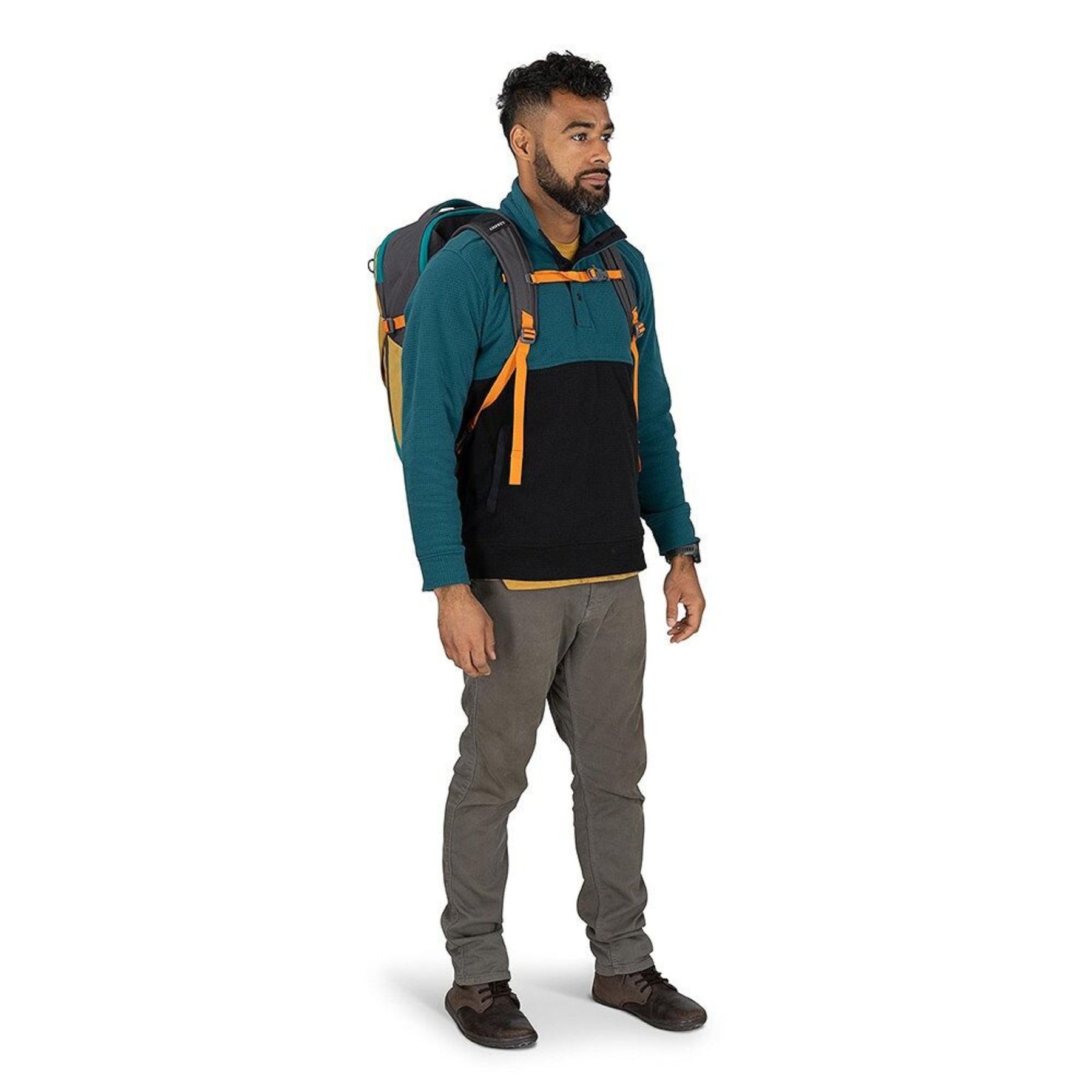 Osprey Daylite Carry-On Travel Pack 35 zaino da 35 litri ottimizzato per i viaggi con spallacci imbottiti, tasca frontale con zip, cinghie di compressione e tasche laterali elasticizzate. Un bagaglio a mano versatile ideale per escursioni e spostamenti.