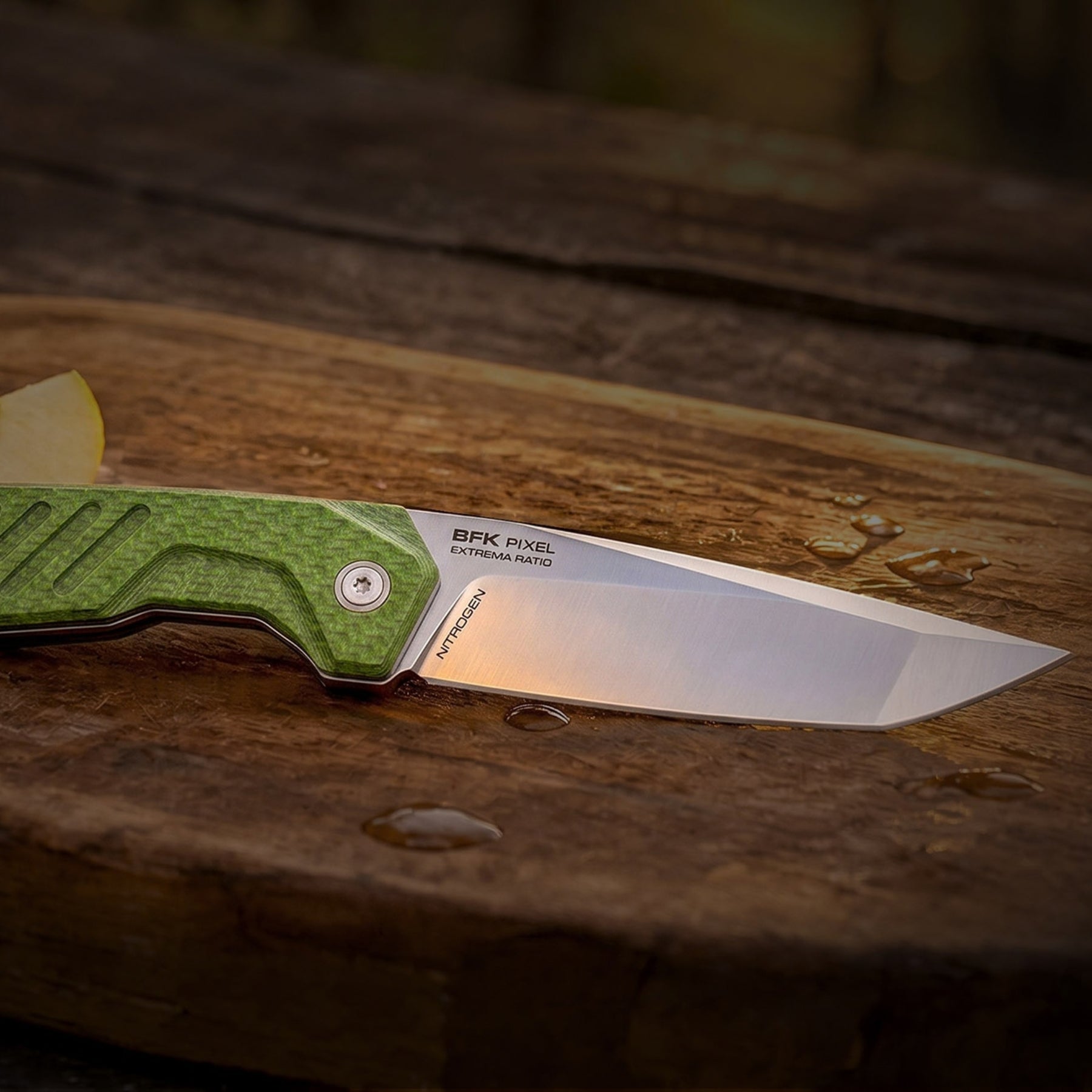 Extrema Ratio BFK Pixel coltello a lama fissa compatto con profilo tanto modificato,  impugnatura ergonomica scanalata e passante per cordino ideale per everyday carry tattico