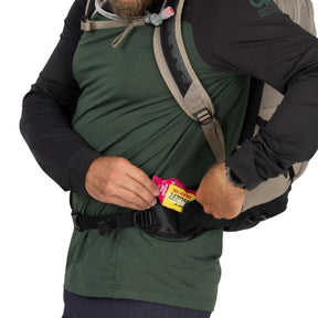 Osprey Raptor 14 zaino da ciclismo e mountain bike da 14 litri con pannello posteriore ventilato AirScape, attacco esterno per casco LidLock, scomparto per sacca idrica e sistema portattrezzi ToolWrap integrato per massima stabilità durante le uscite outdoor.
