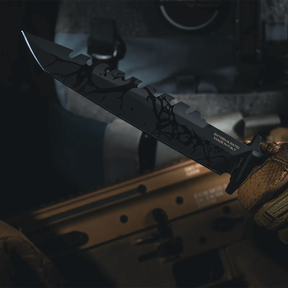 Extrema Ratio Harpoon F EVO Limited Edition: Coltello a lama fissa tattico in serie limitata di 150 esemplari. Lama in acciaio N690 con seghettatura dorsale. Impugnatura ergonomica in G10 e fodero tecnico incluso. Pezzo da collezione per professionisti e appassionati.